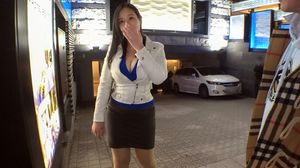 歌舞伎町のど真ん中でナンパしたスタイル抜群なお姉さん。敏感なおま○こに巨根を挿入してからは『気持ちいい!!』を連呼して、絶叫に近い喘ぎ声をあげながら激しくよがりまくり。