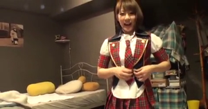 アイドルコスプレ娘とハメ撮り中出し!