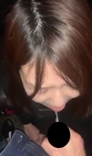 【顔面射精】カラオケで顔射フェラ