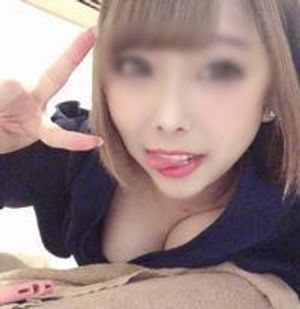 【期間限定価格】FC2内で有名なGカップ◯◯ちゃんが汚いおっさん達8人にどくどくと何度も生中出しされる酒池肉林の輪姦パーティに潜入して撮影してきました。