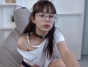 巨乳な眼鏡っ娘とのライブチャット