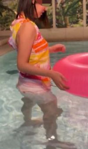 【本妻・水着初撮り】すごく悩みました。目線があっても妻だとわかってしまう距離まで攻めてしまいました。