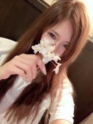 【顔出し・無修正】イキすぎる細身のヘアメイク専門学生花見酒セックス(57分)