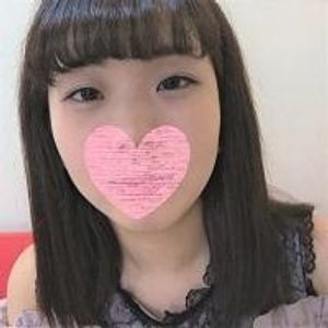 「無修正」「顔出し」地下アイドルのロ〇少女ここなさん20才?愛嬌たっぷりの可愛らしい彼女からは想像できないような匂いが・・・。笑いながら恥ずかしがる彼女に臭い精子を…
