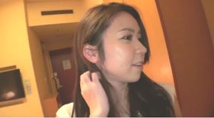 スレンダー美巨乳の25歳まつ毛サロン店員が彼氏のエッチが物足りなくて初ハメ撮り