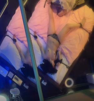 【完全オリジナル素人撮影】マッチングアプリで出会った23歳の耳が敏感すぎる女子大生 出会って2日目の昼間からラブホ?手枷、足枷で悶絶!?【天井ミラー撮影】