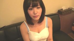 スレンダーで美巨乳の20歳女子大生が初ハメ撮りで激しいエッチに悶絶