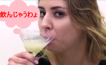 【飲精マニア必見】ブロンドヘアの美女が浴びるほどの量のザーメンを...