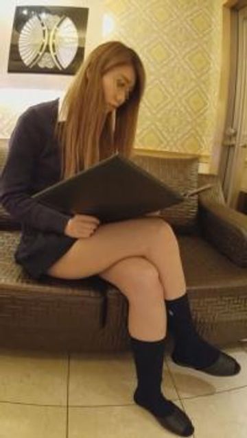 【個撮】商業科のギャル③快楽に耐えきれず生の肉棒を入れられ甘い声を響かせる