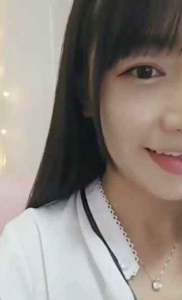 【無修正 特別撮影】え?!アイドルでしょ??そんな事して良いの?!