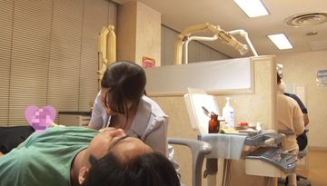 歯科医院で治療していたら女性衛生士さんがオッパイを吸わせてくれて、さらに手コキまでしてくれた