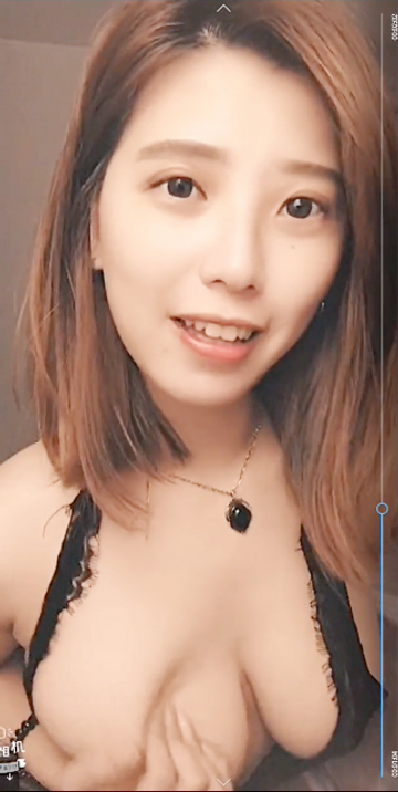 巨乳ギャルの誘惑ライブチャットがエロすぎて反則・・・?
