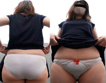 【ワンコイン人妻パンチラ】家で家事してたまんまのカッコで子供見送るゴミ出しおばさん