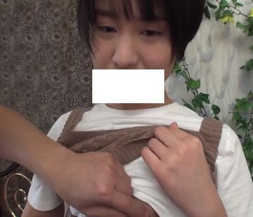 動物しか愛せないペットショップに働く女の子19歳　虚弱な性格で人見知りで今まで彼氏無し　個人撮影