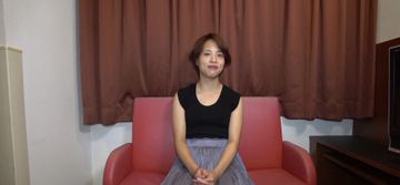 【無修正】恥ずかしそうで緊張した人妻(28歳)
