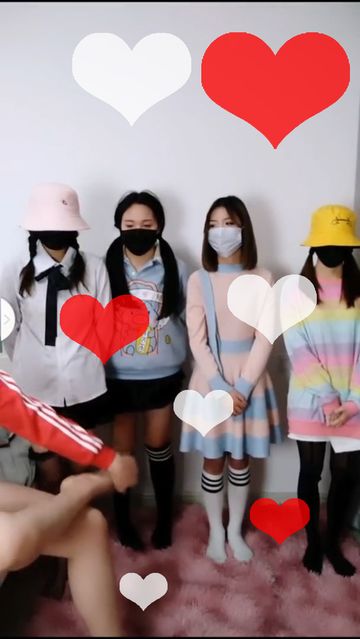 可愛い女の子４人とハメ撮り乱交生配信！！