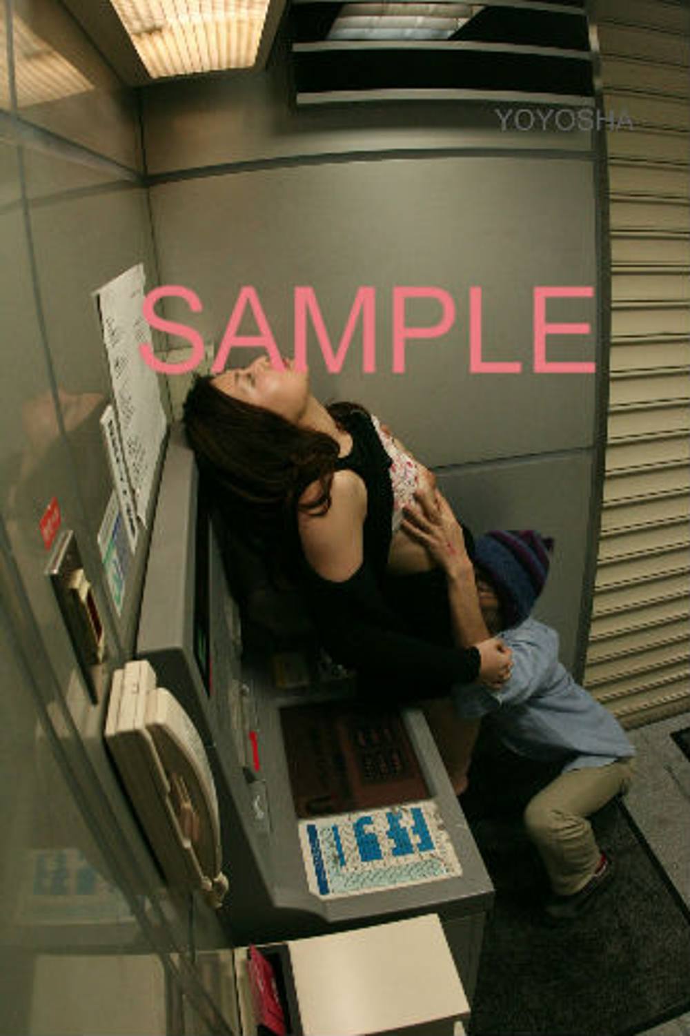 【驚愕！】銀行ATM防犯カメラに映った！ATMでHなことするカップル豊満おっぱいがプルプル！