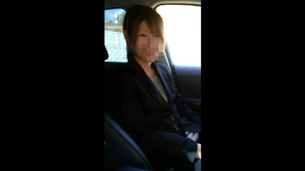 【個人撮影】仕事中の篠○涼○似のすっぴん23歳美人OLに車内フェラしてもらっちゃいました【個人撮影】