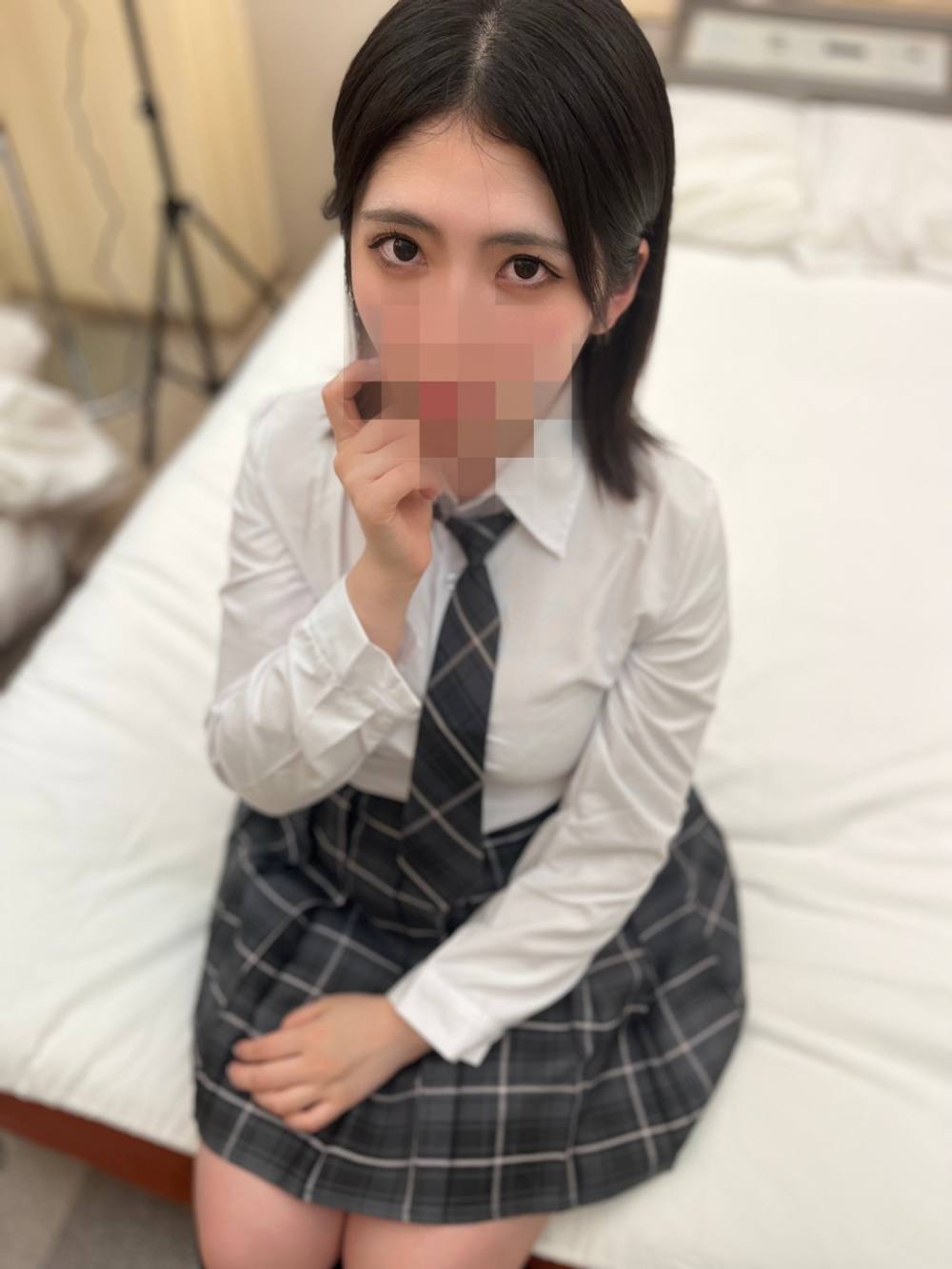 【人生初中出し/Fカップ素人美女(22)】経験人数＝彼氏の真面目で明るい美女！得意の極上フェラチオでガチガチにしたチンポで初生中出し！043