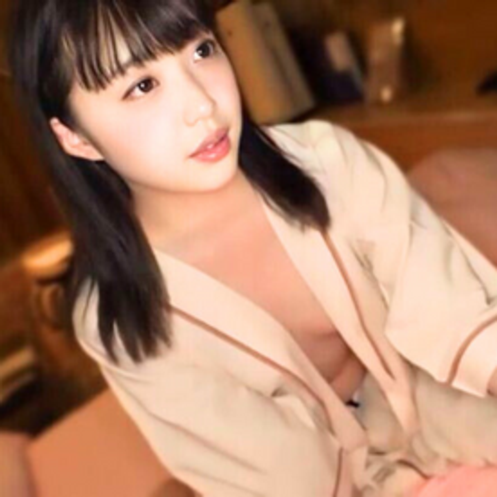 ※初めてのフェラチオ【色白美女の肉棒責め】４月から③年生に進級した18歳清楚美女。美女の口に大量ザーメン※特典版映像あり※