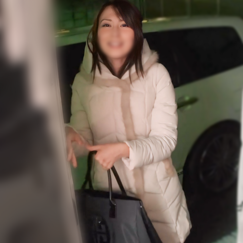 【孤独な人妻カフェ店員】美人バリスタ25歳の人妻が夜にだけ見せる本当の姿。閉店後に起きた禁断のハメ撮り映像を初公開。※数量限定