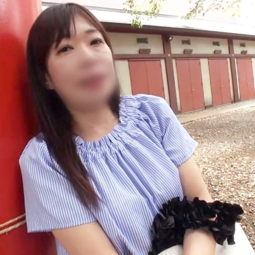 【熟女】女としての潤いを取り戻したいと出会い系でセフレ探し！53歳熟女◆カメラの前で電マオナニー披露⇒生チ○ポでヨガりイキ！！