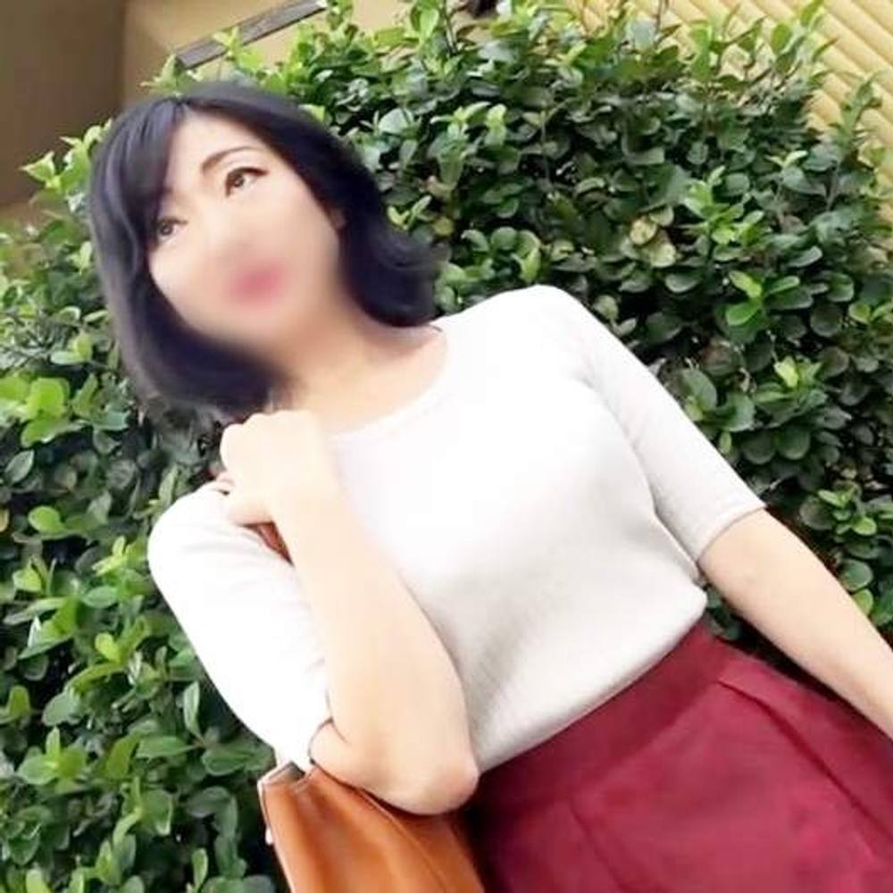 【熟女】白くシミ一つない美肌・90cmの軟らかな巨乳を持つ上品熟女◆底無しの情欲を解き放ちチ○ポを貪り快楽の渦に身も心も溺れていく…