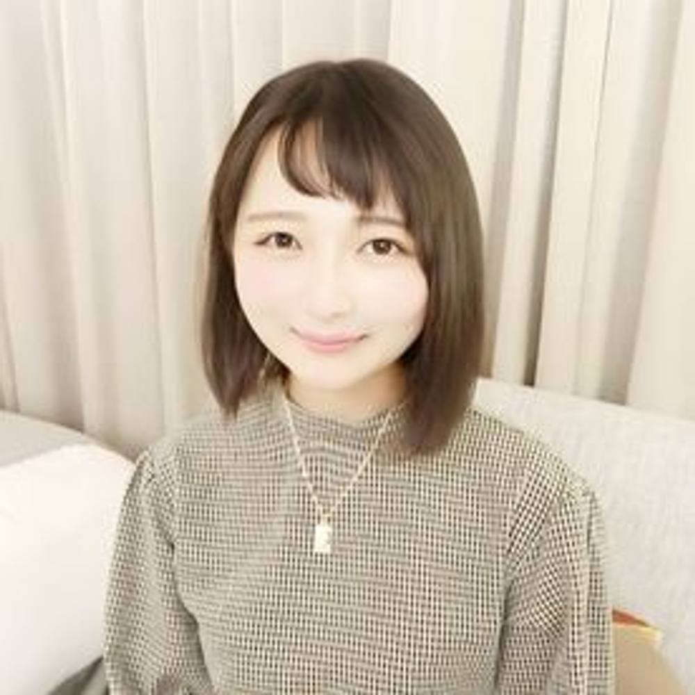 【初撮影】Mっ気がある美人エステティシャン23歳にホテルに着いてすぐしゃぶってもらいました。 ※特典あり