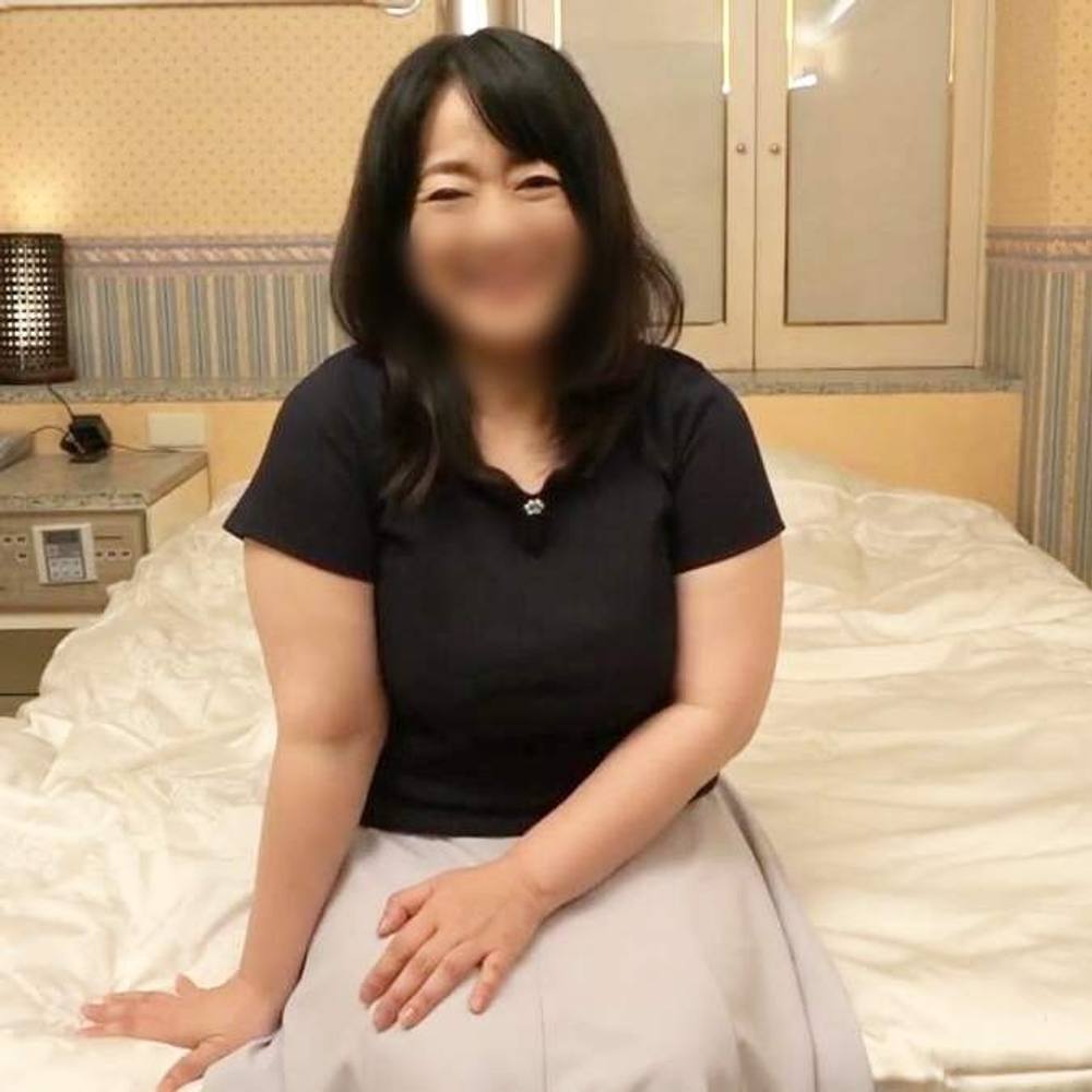 【熟女】ぽっちゃりBODYを持つ47歳熟女◆ハリのある爆乳に一生吸い続けたいデカ乳首を存分に味わえる優しさ満点**手コキ！ご奉仕プレイ⇒生チ○ポでHカップ爆乳を揺らしてイキ狂い！