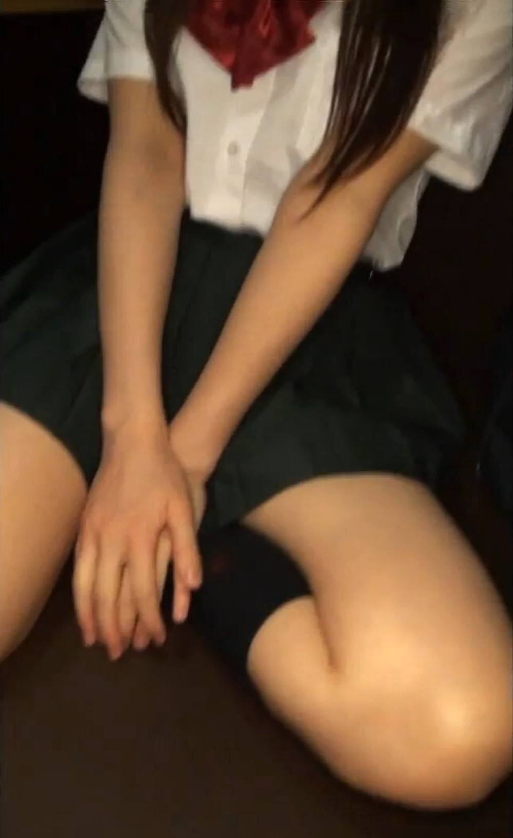 【悪用厳禁】SNSで話題の漫画喫茶裏バイト　細見体型の制服18歳と現地交渉、5万渡して中出しハメ撮り。※在庫限りで終了予定。