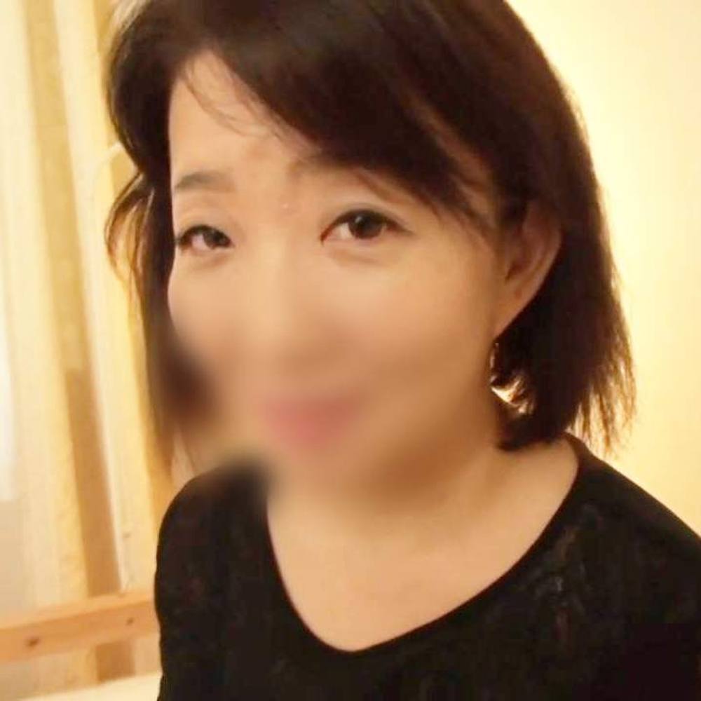 【中出し】濃いぃマン毛・肉付きの良い熟女ボディを持つ53歳熟女◆激しく喘ぎながらイキ果てるパフォーマンスは文句なしにエロス！膣内にどっぷり中出し！