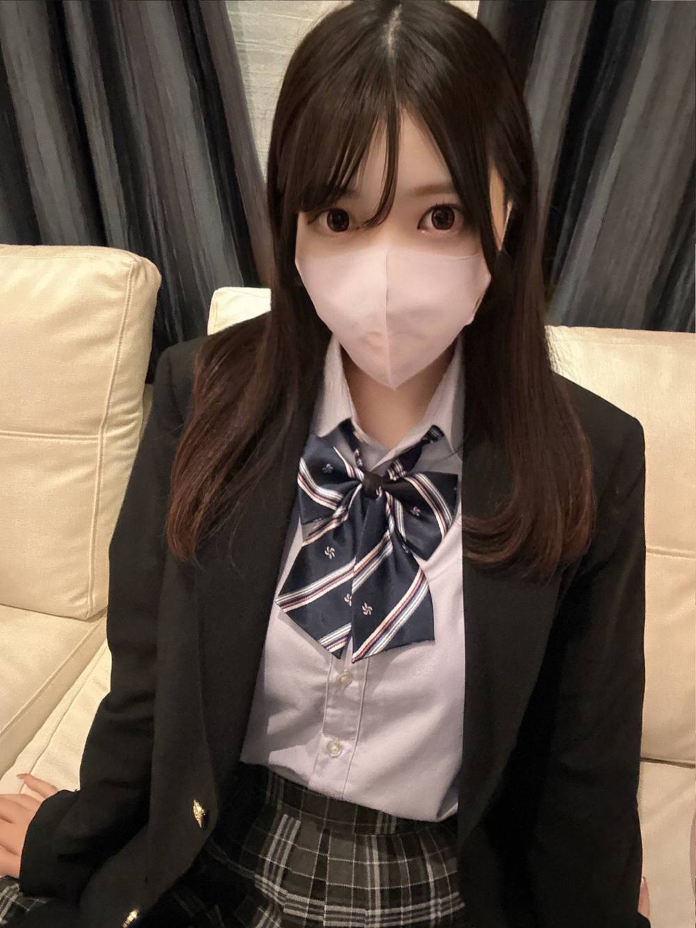 【限定販売】まるで峰不二*のような衝撃的な神レベル美女を大発掘!生着替え+シャワーをお届け!