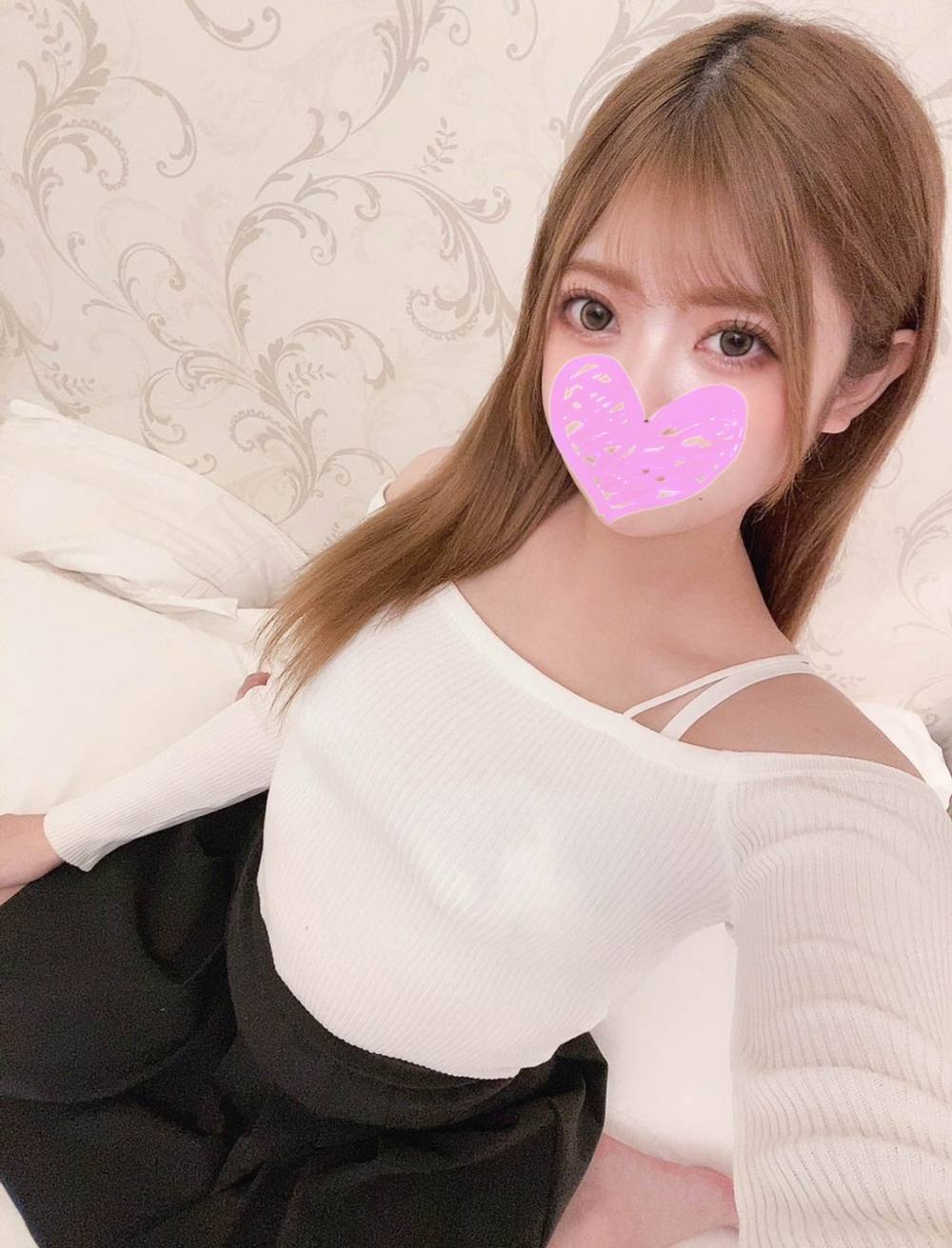 【無修正】21歳Eカップ・有名大ガク通うスタバでバイト中の瞳キラキラ天真爛漫エロ*とイチャはめデート!!敏感なパイパンまんこにガチハメ中出しセックス!!