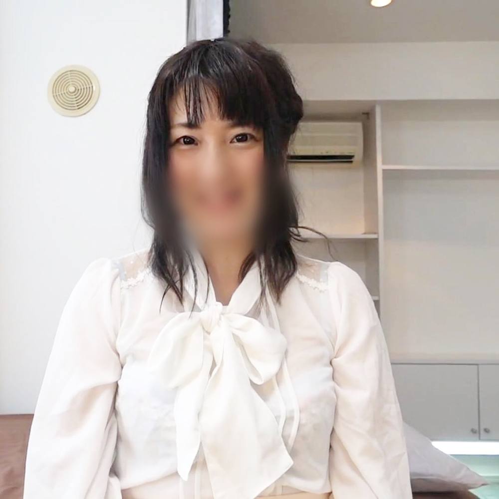 《熟女》笑顔が可愛らしいロリ系熟女◆乳首責められると激しい喘ぎ声を上げる！！