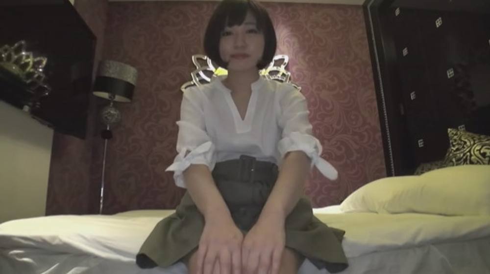 【個人撮影】激カワ素人OL（25）をホテルに連れ込んで生ハメ！