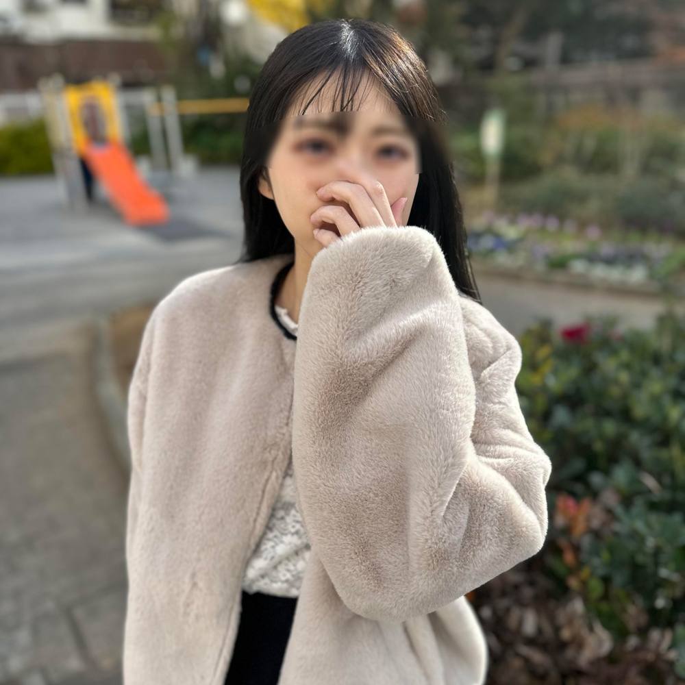 身長148cmの小柄で華奢なOLが「精*ちょーだい♥」と中出し懇願!白い柔肌とスレンダースタイルに激ピストンで狂ったようにイカせまくる映像