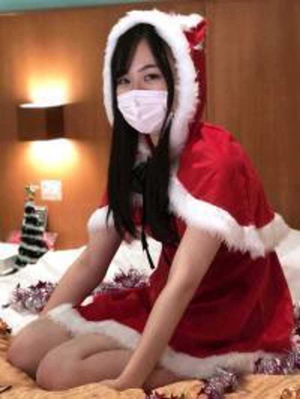 初ツインテしたサンタまりあちゃんにエッチなクリスマスプレゼントをしたらどうなるのか！？マッサージとメイド服も！