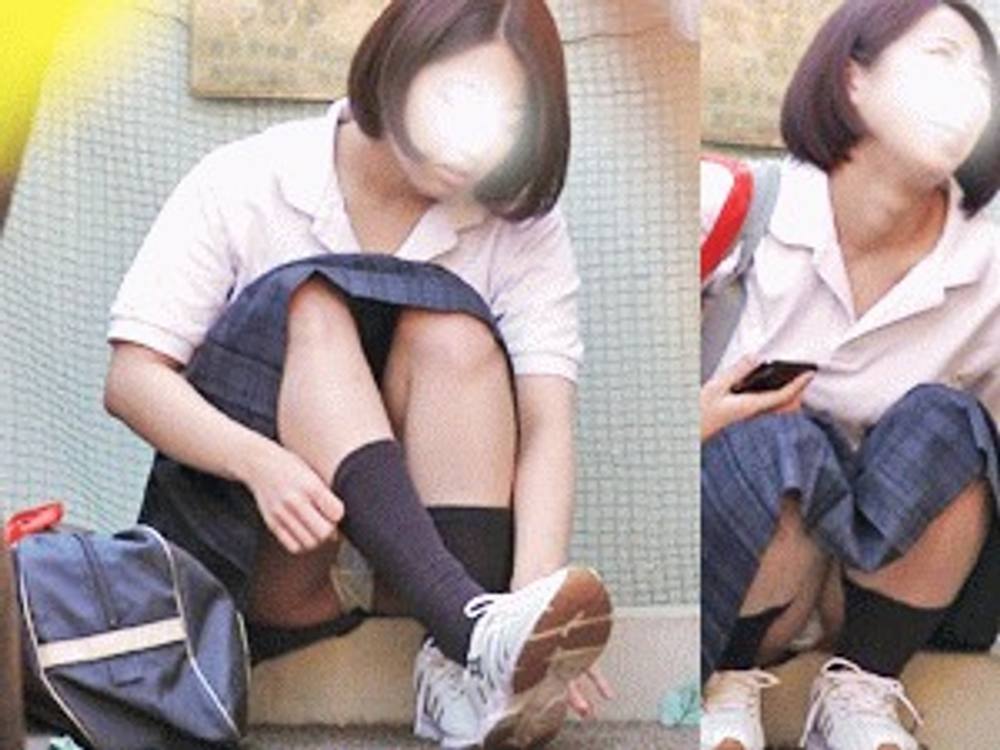 女子校生さん　パンティが丸見えです