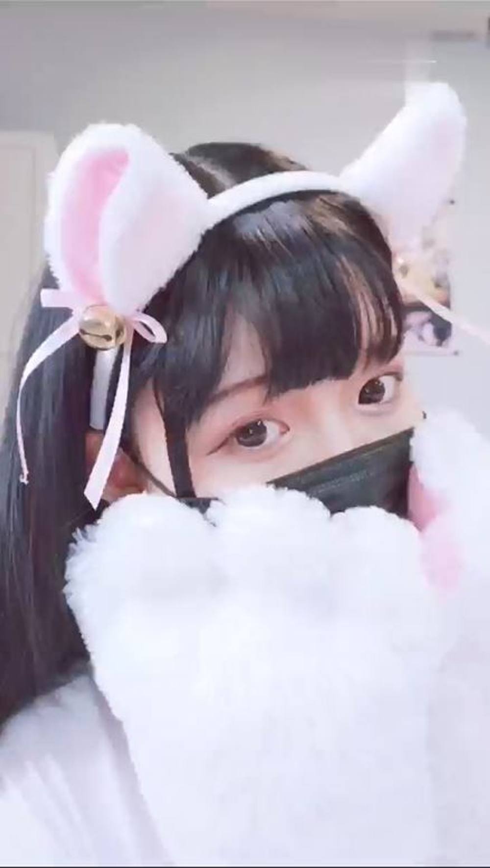 【自撮りオナ】超絶かわいいコスプレイヤーJDの変態オナ動画