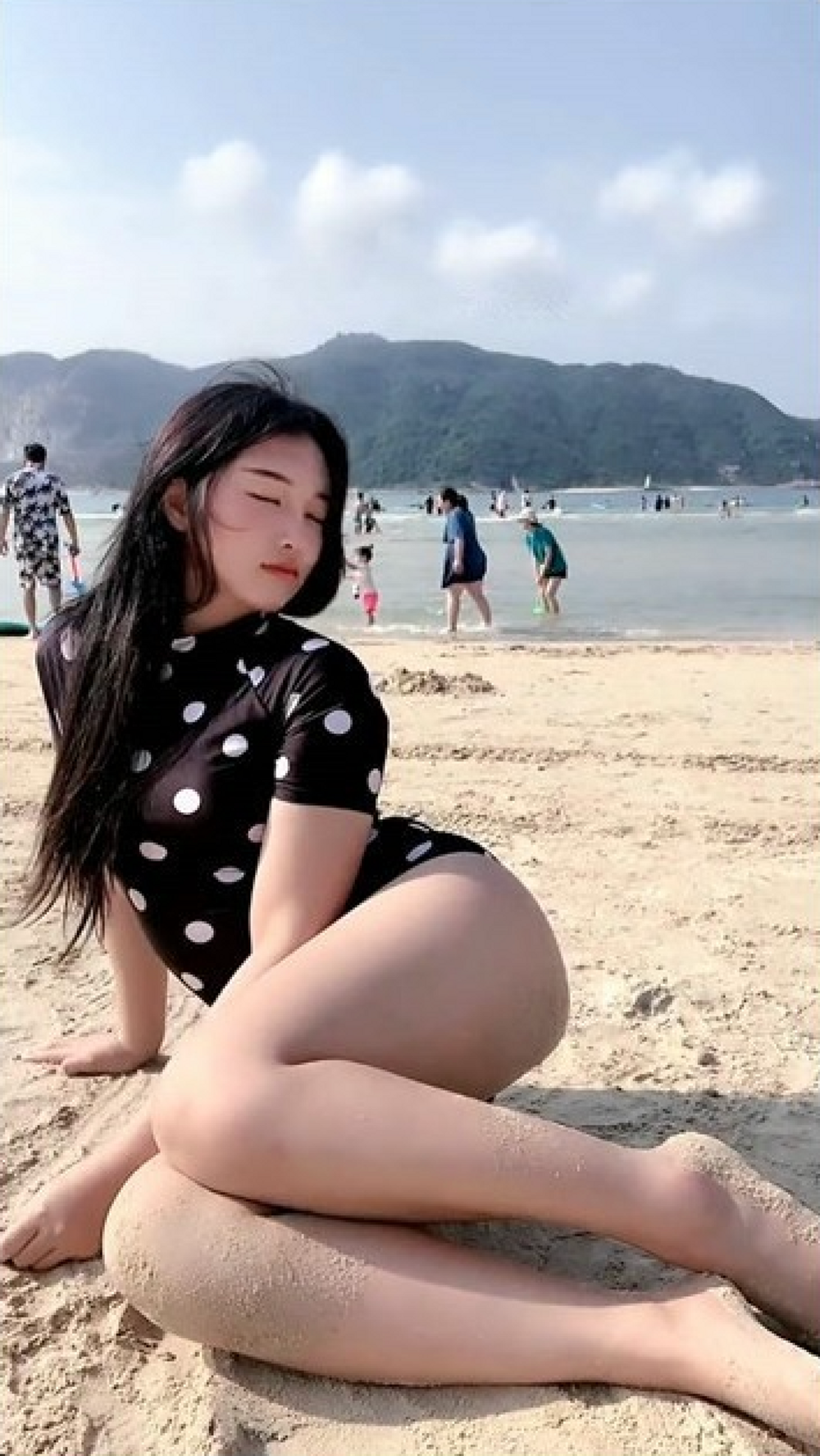 TikTok巨乳芸能人と彼氏ハメ撮り流出