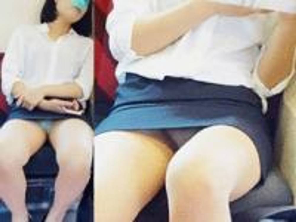 爆睡！ありえないくらいのパンティ丸出しOL　電車対面