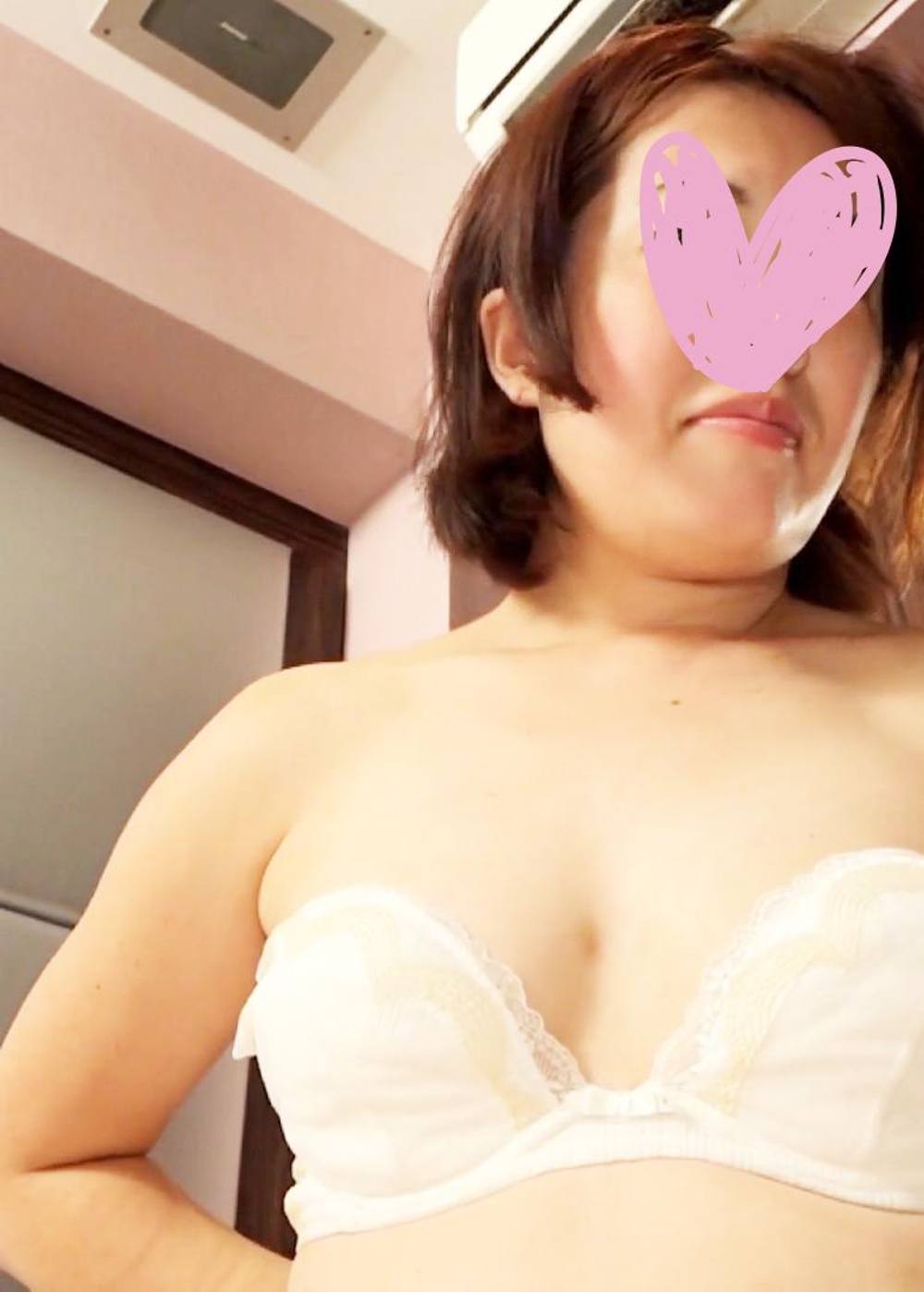 ＜素人・熟女＞アラフォーだけどかわいい系の人妻！！黒光り乳首がエロい…ズコバコFUCKに成功!!