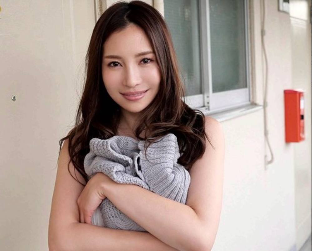 騎乗位の練習が大好きな隣人はドスケベ巨乳お姉さん♪　 小〇夕子【無修正】