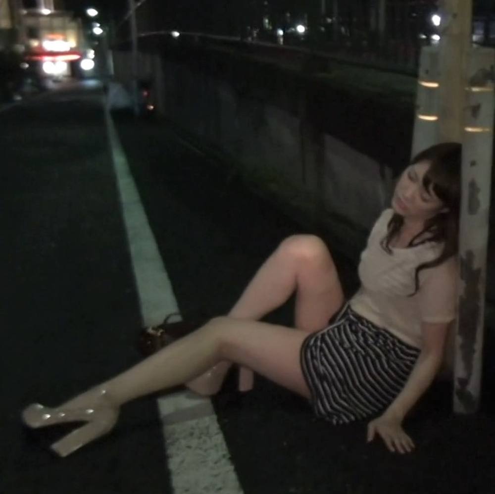 【個人撮影】飲みすぎスレンダー美脚お姉さん♡眠りながらのセックスも大好き。しっかり腰振ってチンポをしゃぶる変態女※削除覚悟