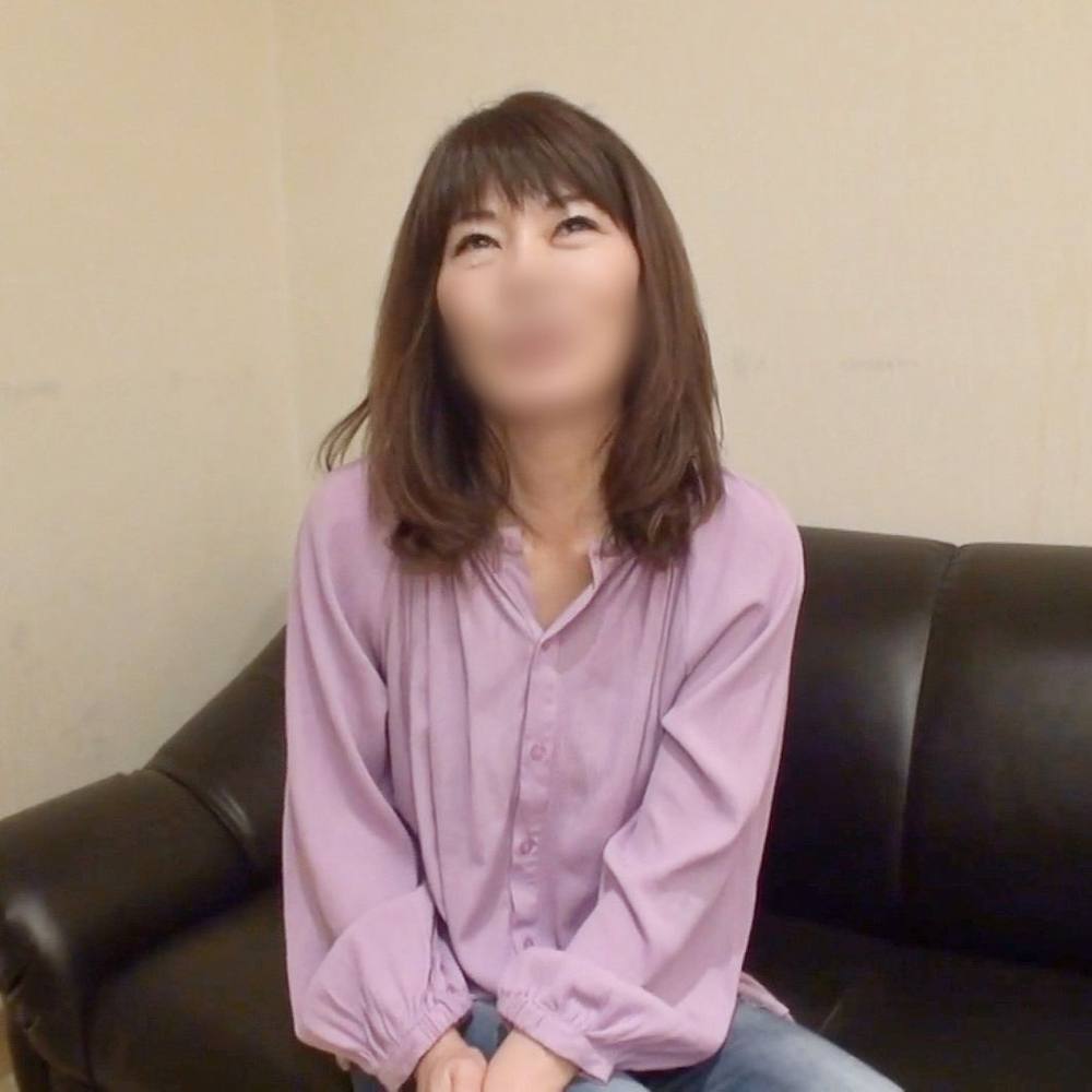 【人妻／熟女】50歳笑顔が可愛らしい清楚奥さま。むちっと垂れた巨乳スレンダーボディ揺らして淫れる中出しセックス。