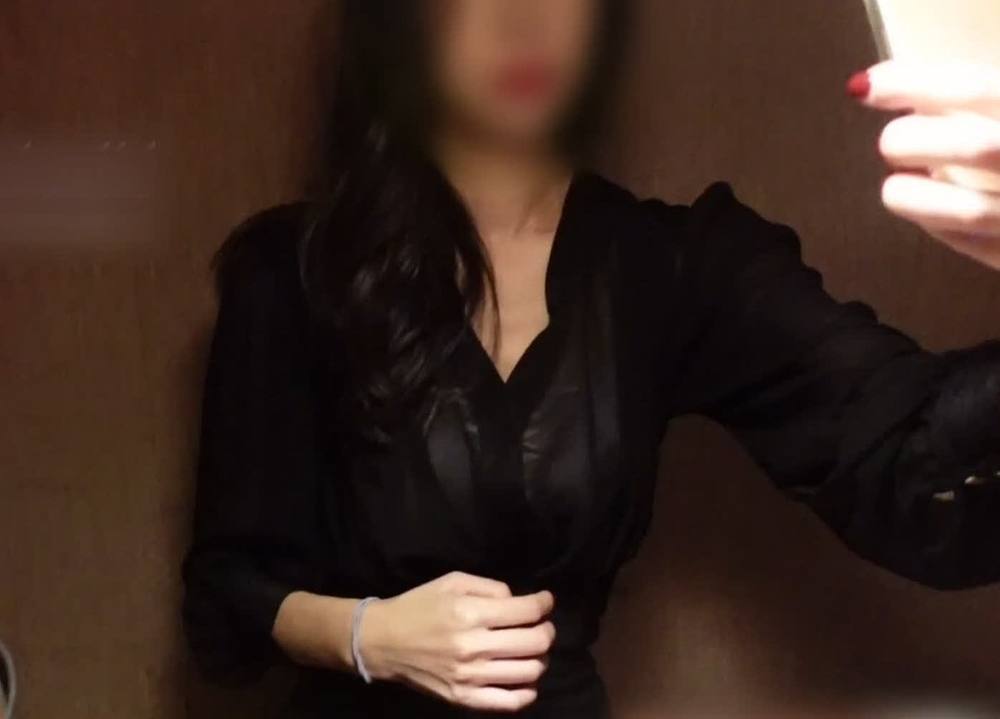 【素人個撮作品 493】オンラインで有名な女の子⑪ レストランからホテルに着衣SEX 最後はパイパンマンコにたっぷり中出し