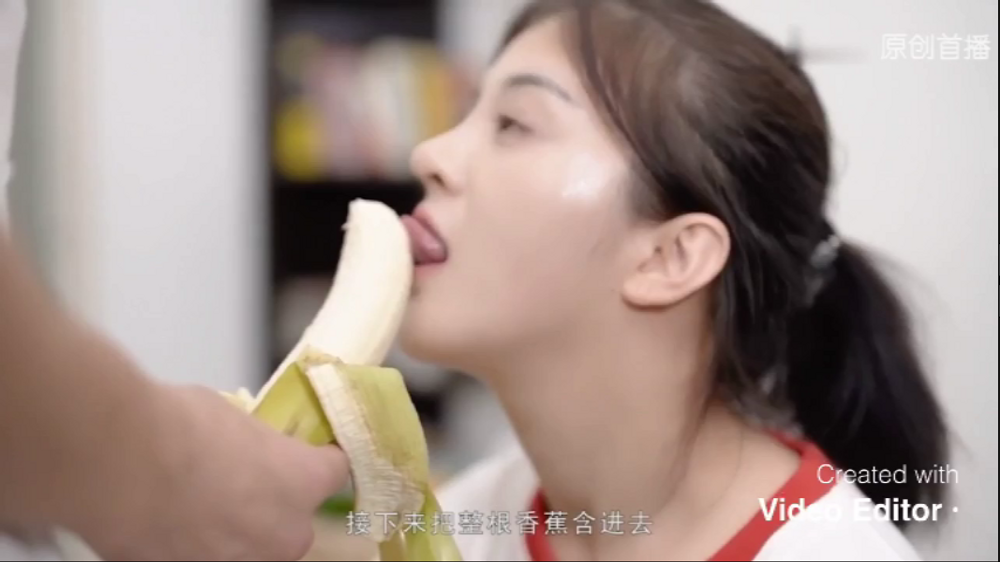 【無修正】中国の美女がバナナフェラからリアルフェラ、その後はベッドで大乱れ。スレンダーなアイドル顔の女の子が顔をゆがめて快感に身をゆだねる！