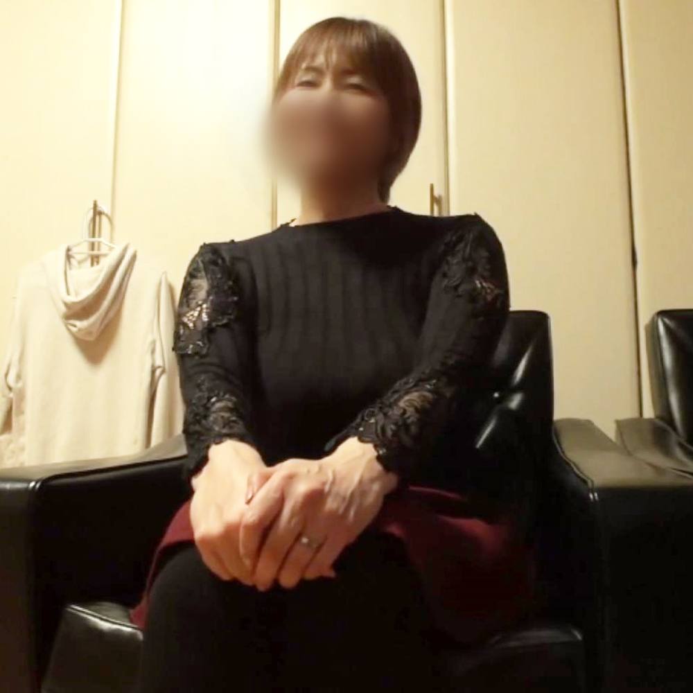 【個撮・熟女】52歳、2人の子持ちの巨乳熟女！チ○ポしゃぶって淫乱化！根っからの好きモノ体質を披露♡