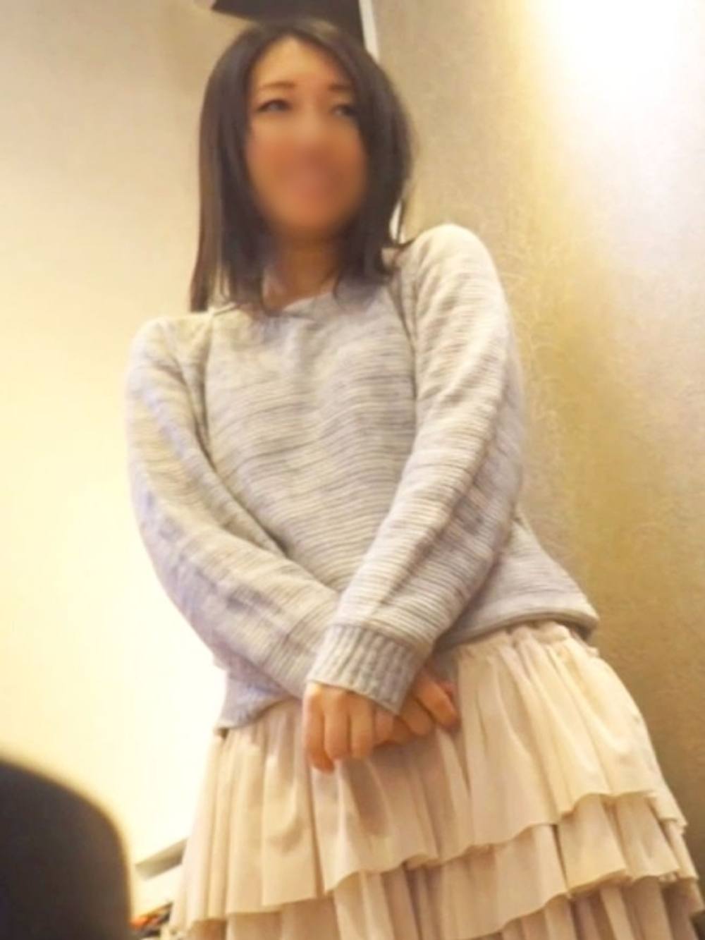 【個撮】清純系の女の子に交渉してパンツを生脱ぎしてもらいました。 パンツに染み込んだメスの匂いに興奮して我慢できず電マ責めしてみると・・・。