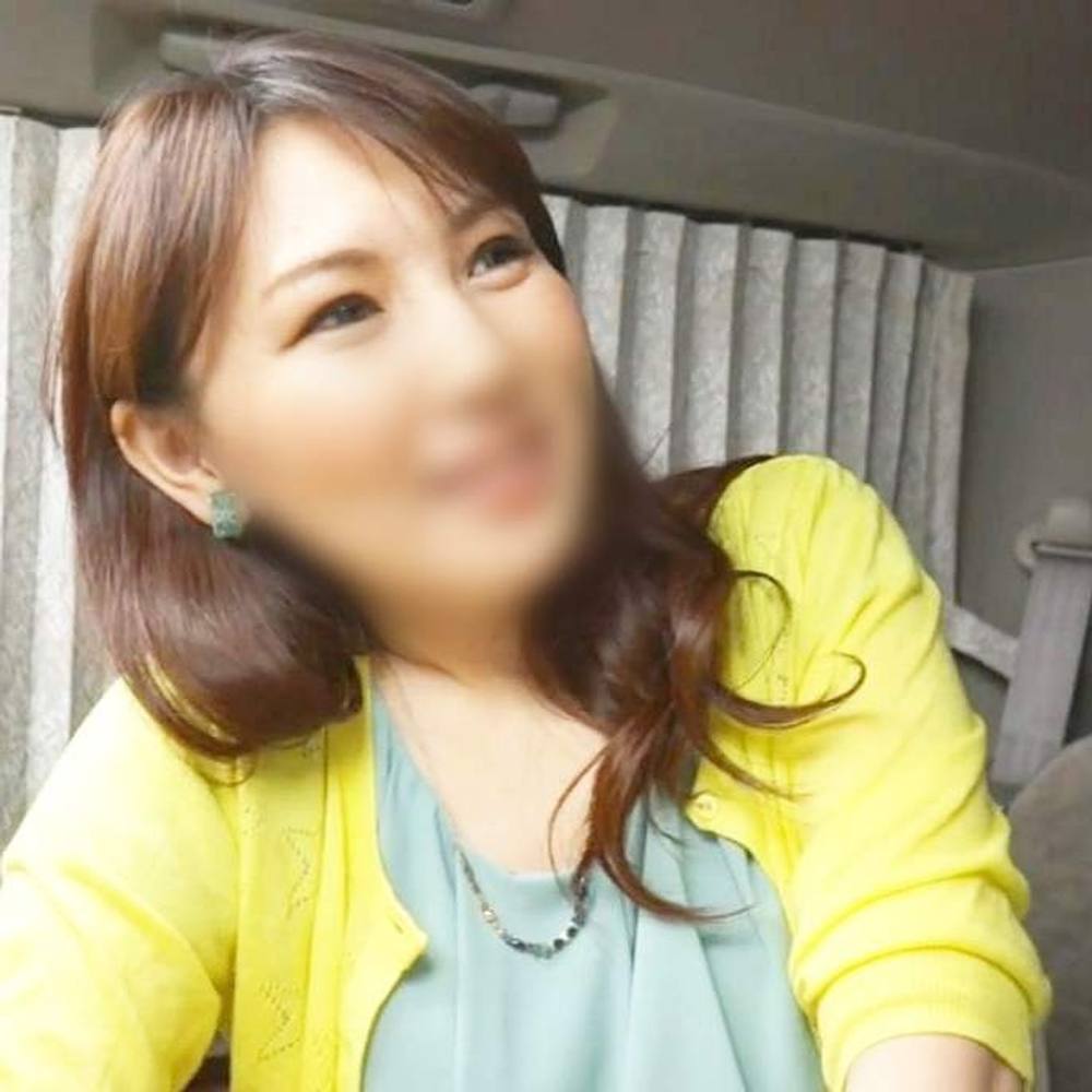 【中出し】色白巨尻を持つ34歳・人妻◆カメラの前で大胆オナニー⇒巨根ち○ぽを根元から舐め回し⇒巨根ち○ぽで大絶頂イキ！膣内射精！